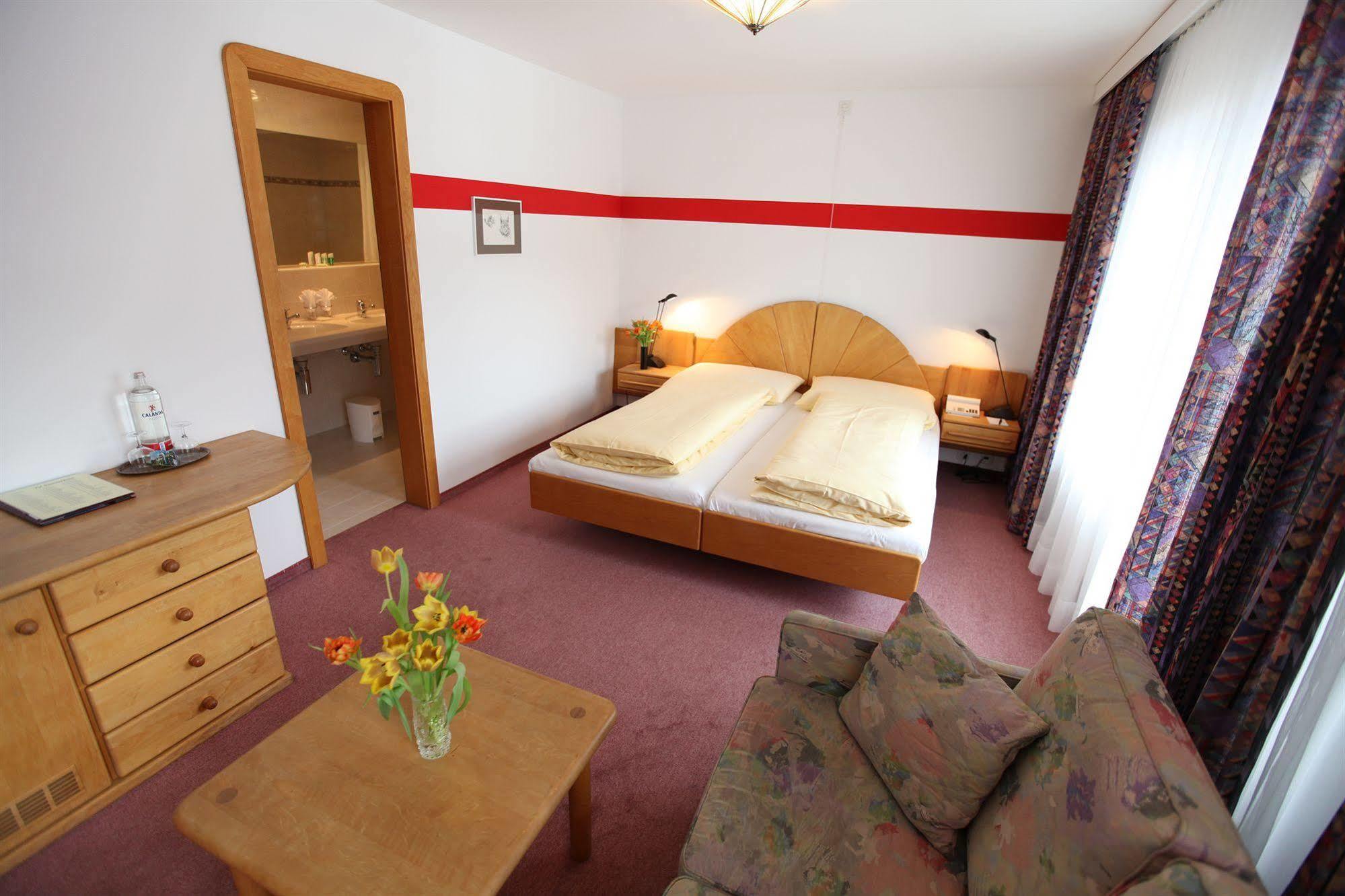 Typically Swiss Hotel Altana Scuol Exterior photo