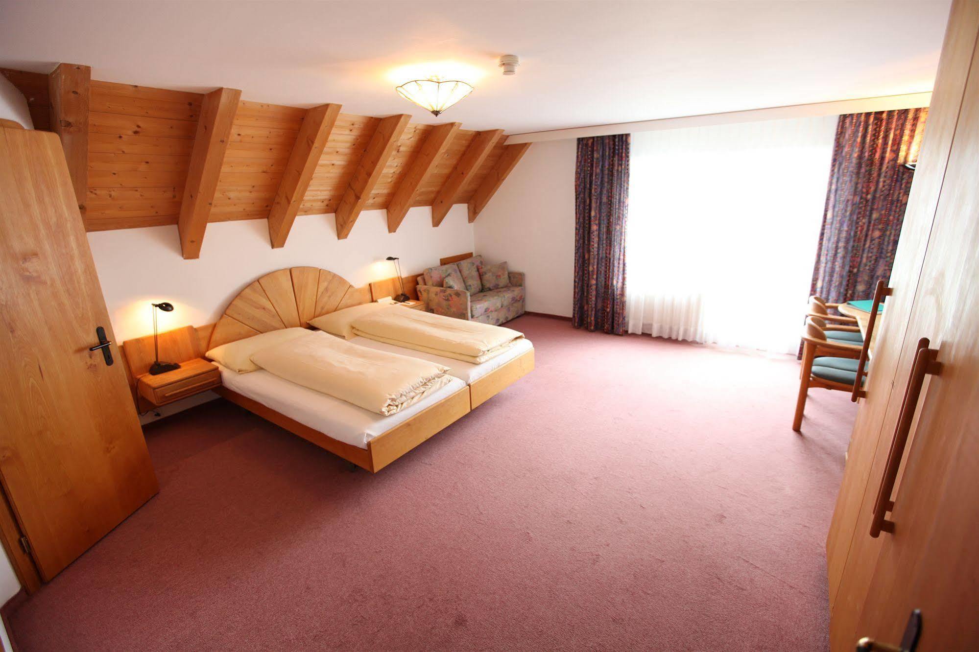 Typically Swiss Hotel Altana Scuol Exterior photo